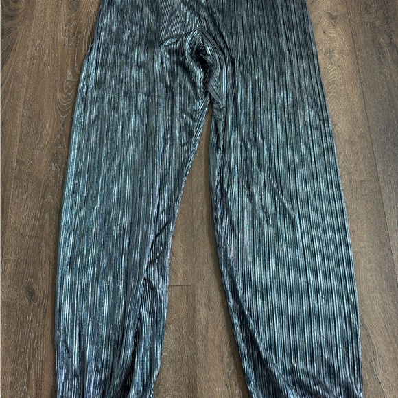 Victoria’s Secret metallic sleeping pants.  Jogger style, women’s size large. - Picture 2 of 9